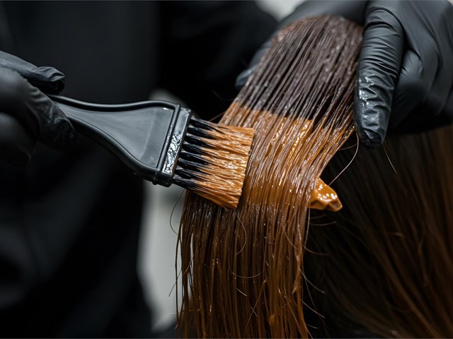 Dale un toque de color a tu pelo con nuestras mechas