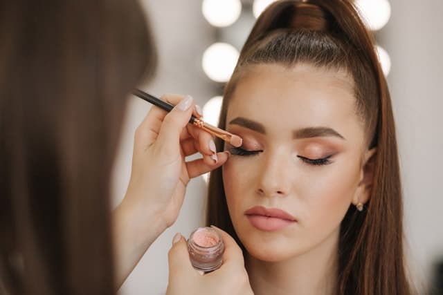 Maquillaje profesional en Lola Castro Peluquería